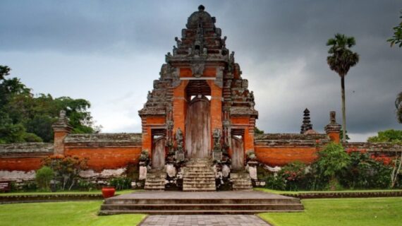 rumahtradisional2ea5d2b2a776236bfade71c464a82ce59jpg Flores Expeditions